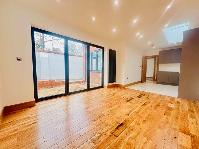 2 Bedroom Flat To Rent In Ashburton Road, Croydon, CR0