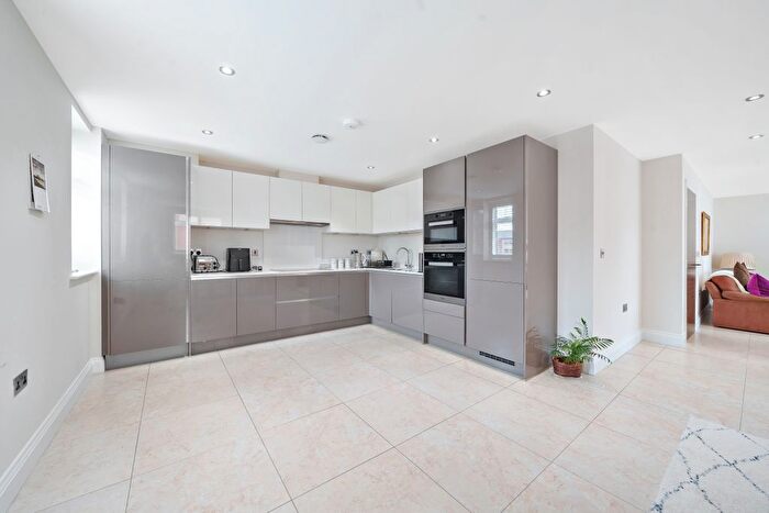 3 Bedroom Flat To Rent In Marlborough Drive, Bushey, WD23