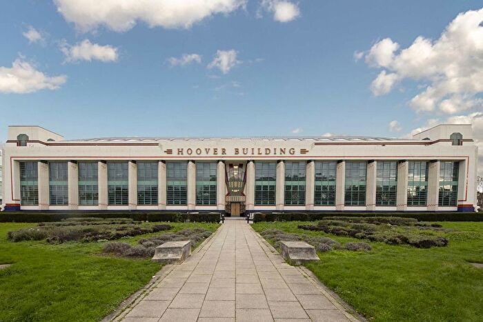 1 Bedroom Flat To Rent In Western Avenue, Ealing, UB6