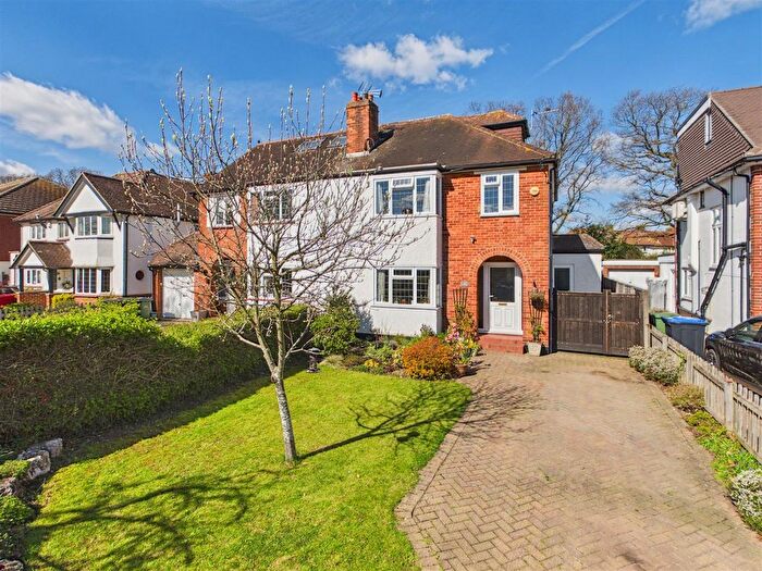 4 Bedroom Semi Detached House For Sale In The Furrows, Walton-On-Thames, KT12