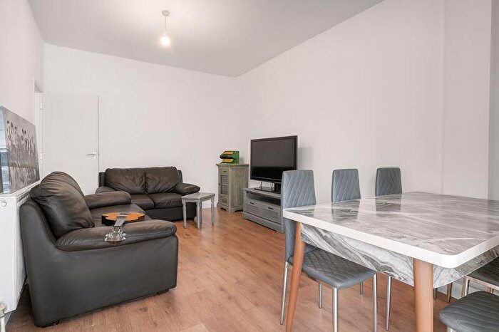 5 Bedroom House To Rent In X Bedroom House With Hmo Licence - Wood Green, N22