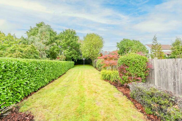 4 Bedroom House To Rent In Barrow Point Avenue, Pinner, HA5