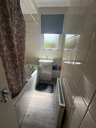 1 Bedroom Flat To Rent In Wood Lane, Dagenham, RM8