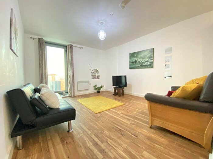 3 Bedroom Flat To Rent In Michigan Point Tower A, Salford Quays, Salford, M50