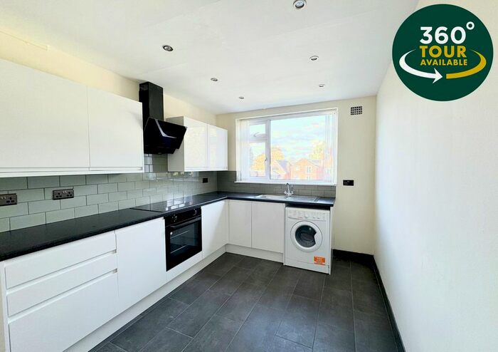 2 Bedroom Flat To Rent In Calbri Court, Stoneygate, Leicester, LE2