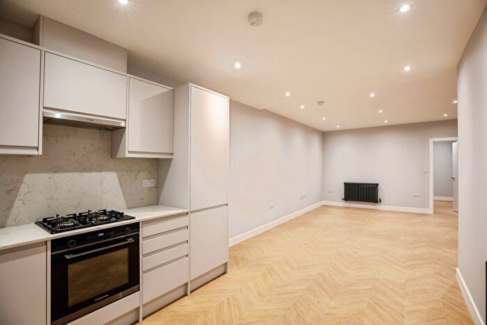 2 Bedroom Flat To Rent In Limes Grove, SE13