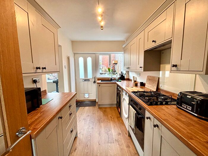 3 Bedroom Terraced House For Sale In Valley View, Baildon, BD17