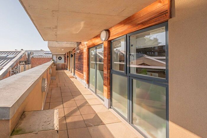 3 Bedroom Flat For Sale In Carpenters Place, Clapham High Street, London, SW4