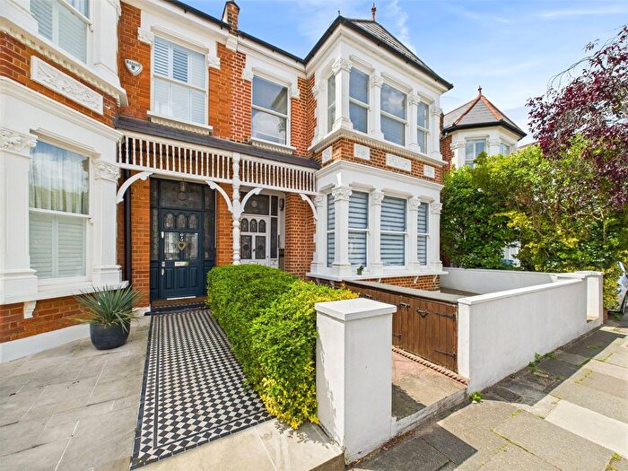 1 Bedroom Flat To Rent In Cresswell Road, East Twickenham, TW1