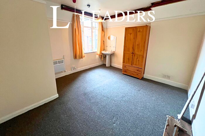2 Bedroom Flat To Rent In South Parade, Skegness, Lincolnshire, PE25