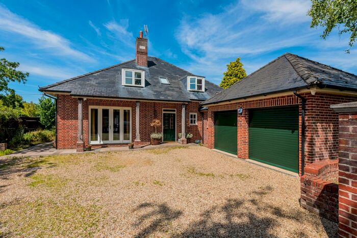 3 Bedroom Property For Sale In Kingshall Street, Rougham, Bury St. Edmunds, IP30