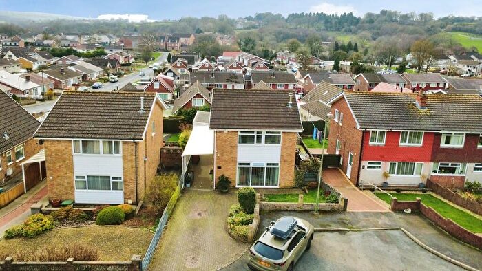 3 Bedroom Detached House For Sale In Rolls Avenue, Penpedairheol, CF82