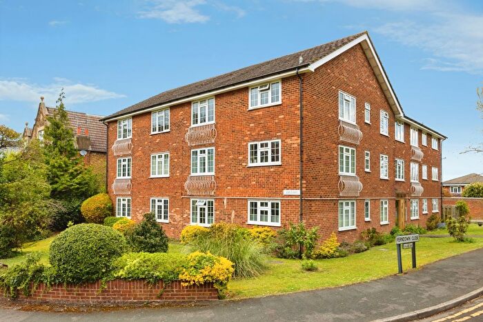 2 Bedroom Flat For Sale In Ferndown Close, Guildford, Surrey, GU1