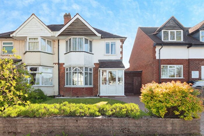 3 Bedroom Semi Detached House For Sale In Goodrest Croft, Birmingham, B14