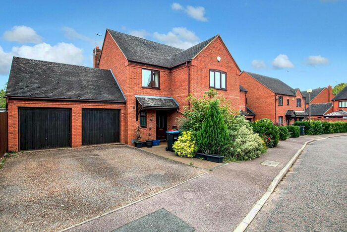 4 Bedroom Detached House To Rent In Clover Close, Loughton, Milton Keynes, MK5
