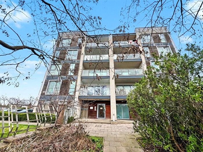 2 Bedroom Flat For Sale In Ashton Old Road, Manchester, M11