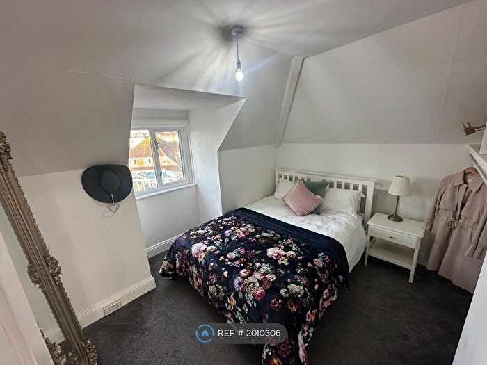 2 Bedroom Flat To Rent In The Croft, Bournemouth, BH6