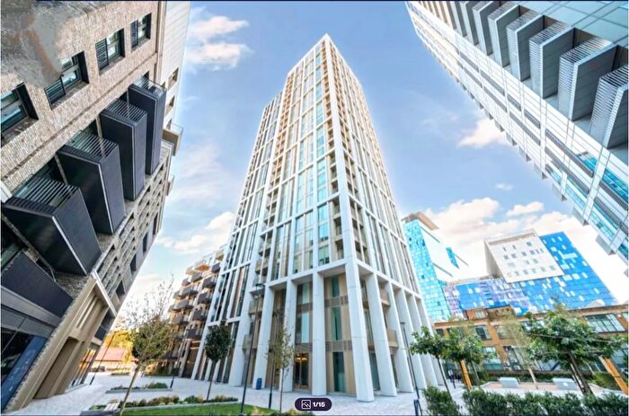 2 Bedroom Flat To Rent In Cendal Crescent, London, E1