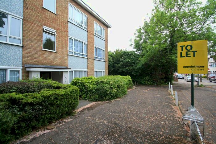 2 Bedroom Flat To Rent In Grove Court, Southbourne Grove, Westcliff-On-Sea, SS0