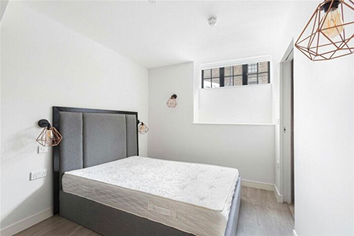 2 Bedroom Apartment To Rent In Varden Street, Whitechapel, London, E1