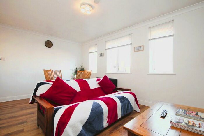 2 Bedroom Apartment To Rent In St. Marks Hill, Surbiton, KT6