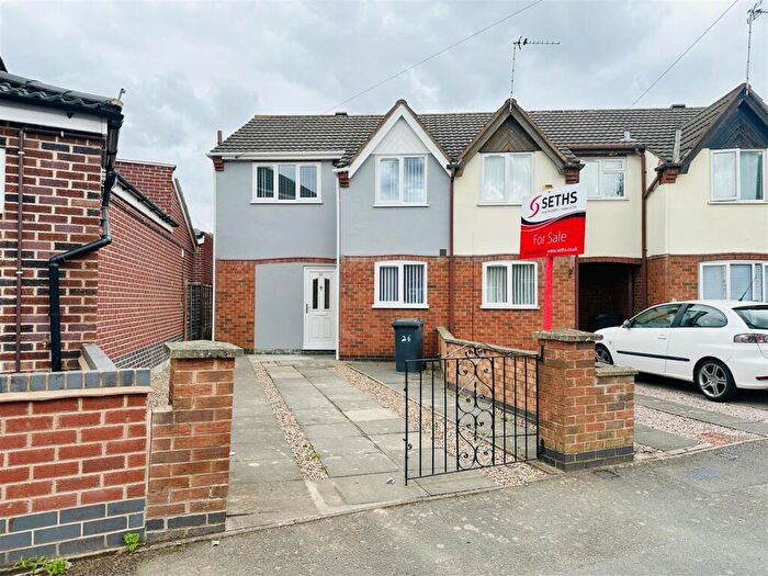 4 Bedroom Semi Detached House For Sale In Oliver Road, Northfields, Leicester, LE4