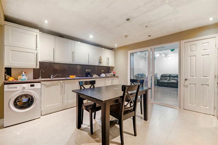 4 Bedroom Semi-Detached House To Rent In Arundel Drive, Harrow, HA2