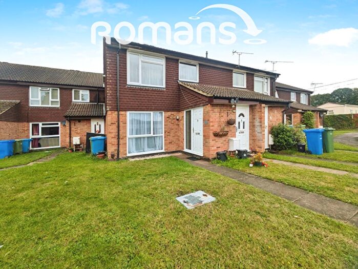 2 Bedroom Maisonette To Rent In Pinewood Park, GU14