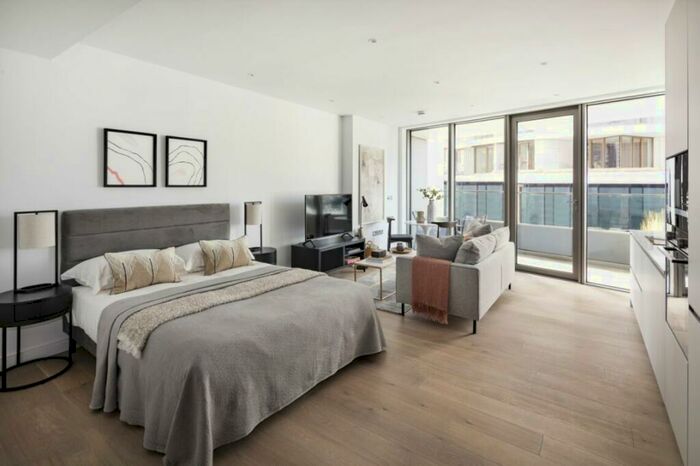 Flat To Rent In Water Street, Canary Wharf, E14