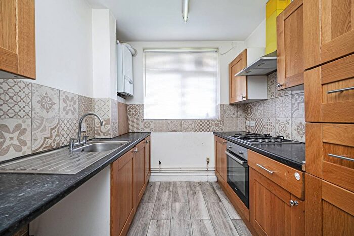 3 Bedroom Maisonette To Rent In Homerton Road, Homerton, London, E9