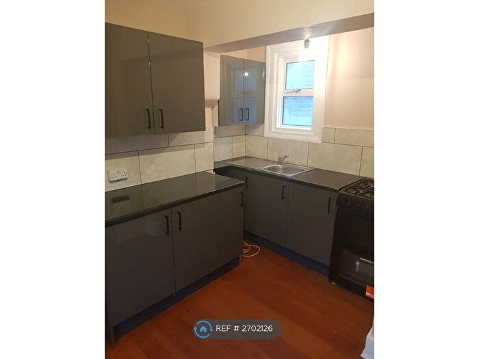 2 Bedroom Flat To Rent In Clapham Manor Street, London, SW4