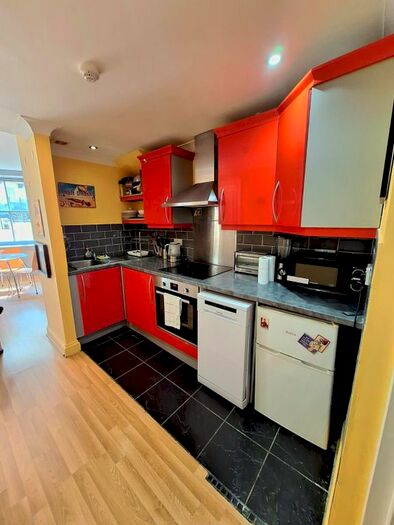 1 Bedroom Flat To Rent In Brunswick Place, Hove, BN3