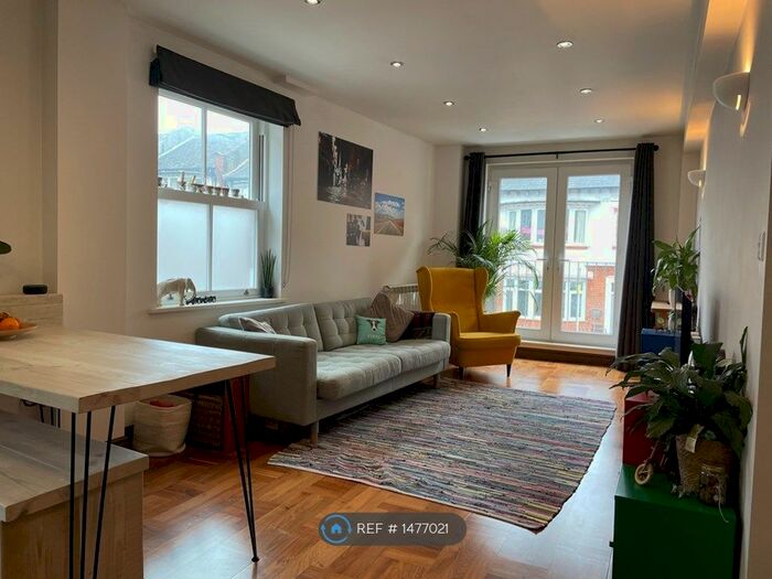 2 Bedroom Flat To Rent In Wyatt Park Road, London, SW2