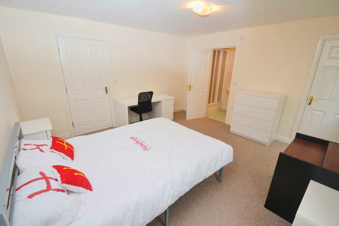 4 Bedroom Semi-Detached House To Rent In Schuster Road, Victoria Park, Manchester, M14