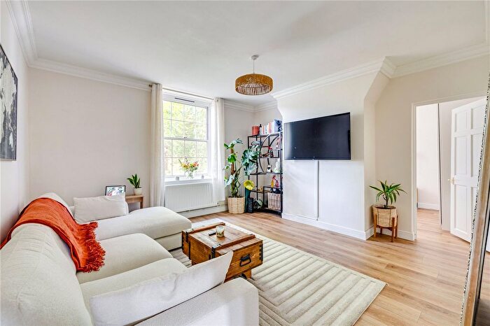 2 Bedroom Flat For Sale In Harwood Road, London, SW6