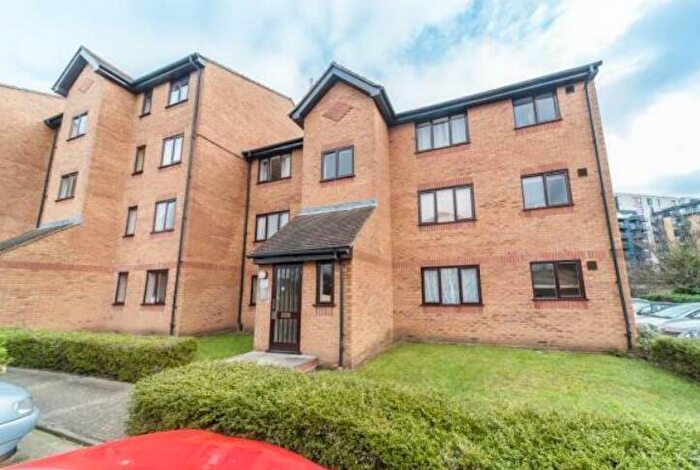 Flat To Rent In Armoury Road, Deptford, SE8