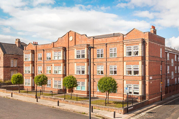 2 Bedroom Flat For Sale In Hawthorn Road, Gosforth, Newcastle Upon Tyne, NE3