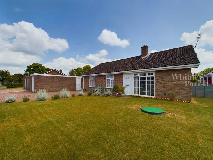 3 Bedroom Detached Bungalow For Sale In Springfield Walk, Pulham Market, Diss, IP21