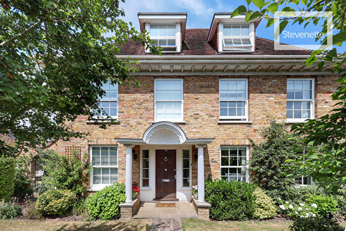 5 Bedroom Detached House For Sale In Theydon Grove, Epping, CM16