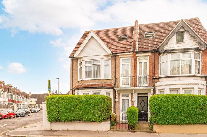 6 Bedroom Semi-Detached House For Sale In Bensham Lane, Croydon, CR0