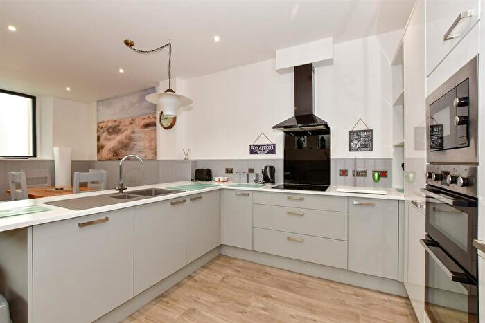 2 Bedroom Character Property For Sale In Newport Road, Apse Heath, Isle Of Wight, PO36