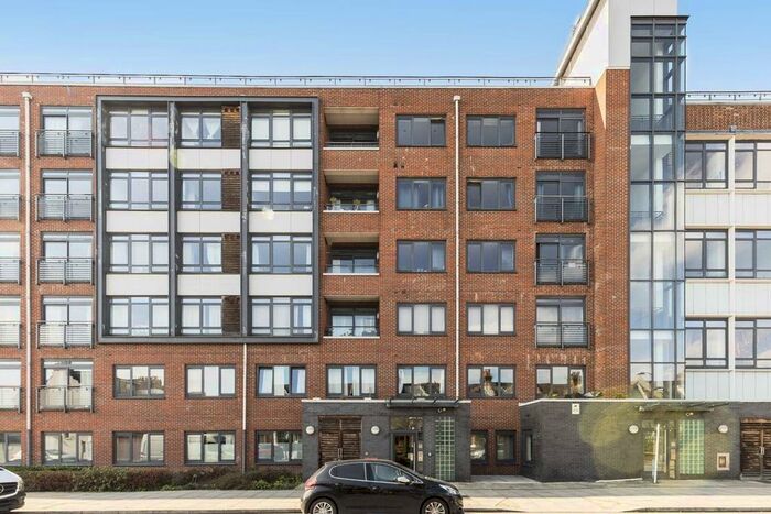 2 Bedroom Flat To Rent In Larden Road, London, W3