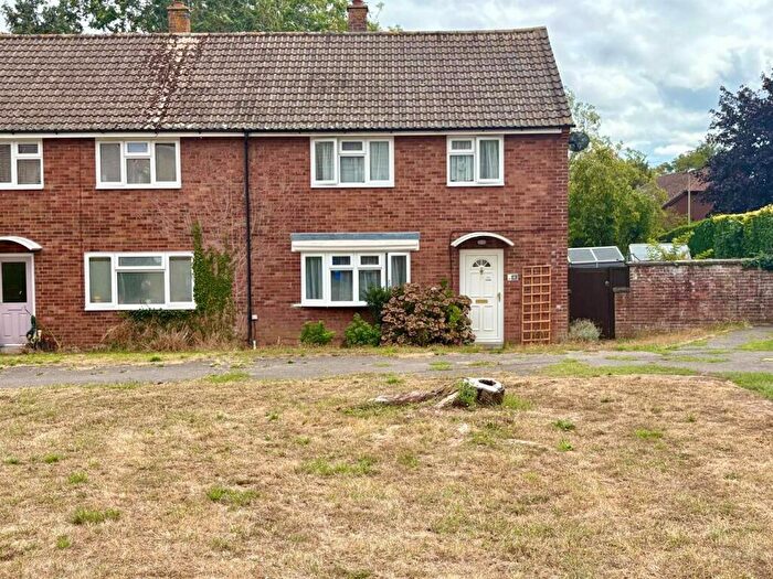 3 Bedroom Semi Detached House For Sale In Ashley Close, Crondall, Farnham, GU10