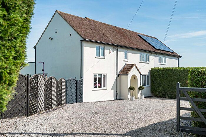 4 Bedroom Semi-Detached House For Sale In Middle Farm Cottages Throcking, SG9