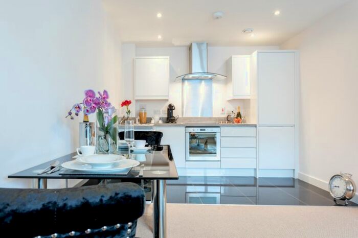 2 Bedroom Flat To Rent In Cantelupe Mews, Cantelupe Road, East Grinstead RH19