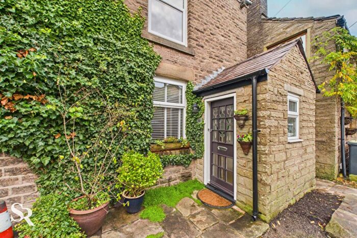 3 Bedroom Semi-Detached House For Sale In Western Lane, Buxworth, SK23