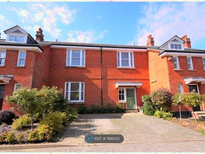 4 Bedroom Terraced House To Rent In Chelsea Way, Brentwood, CM14