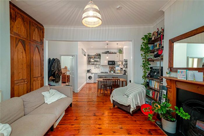2 Bedroom Apartment For Sale In Brecknock Road, Tufnell Park, N7