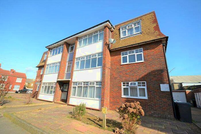 2 Bedroom Ground Flat To Rent In Firle Road, Eastbourne BN22