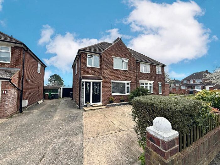 3 Bedroom Semi Detached House For Sale In The Croft, Sundon Park, Luton, Bedfordshire, LU3